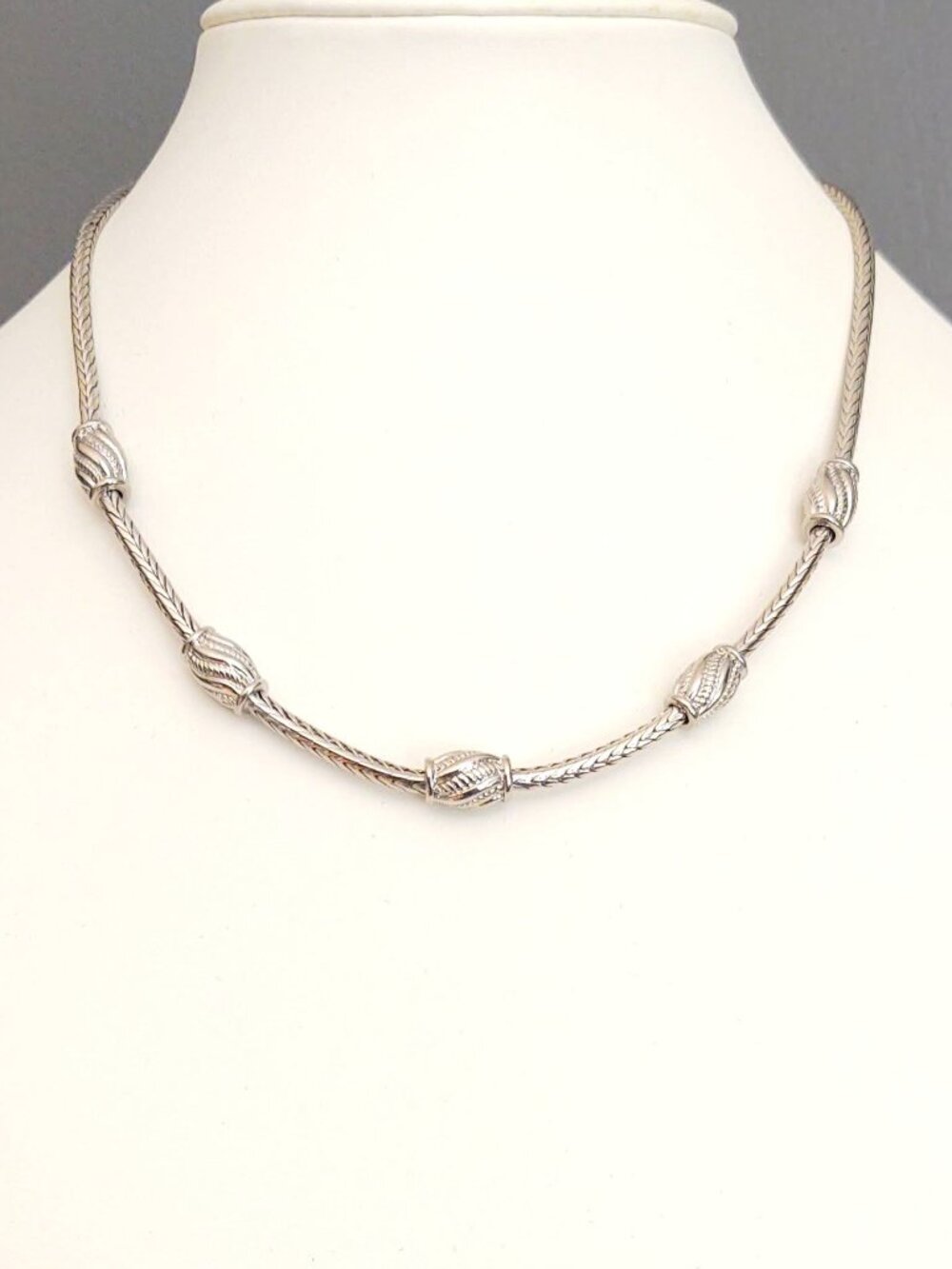Textured silver barrel bead necklace